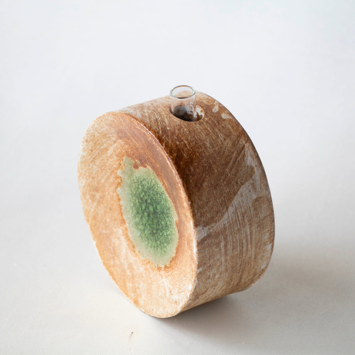 Hakeme Wall Vase with Green Center